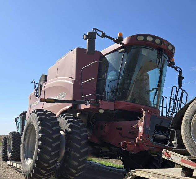 2007 CASE IH 7010 Combine