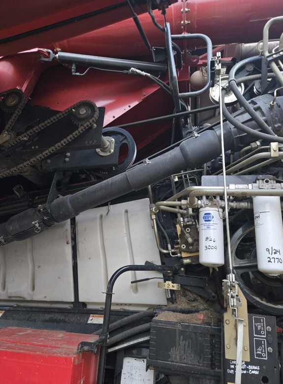 2007 CASE IH 7010 Combine - Image 3