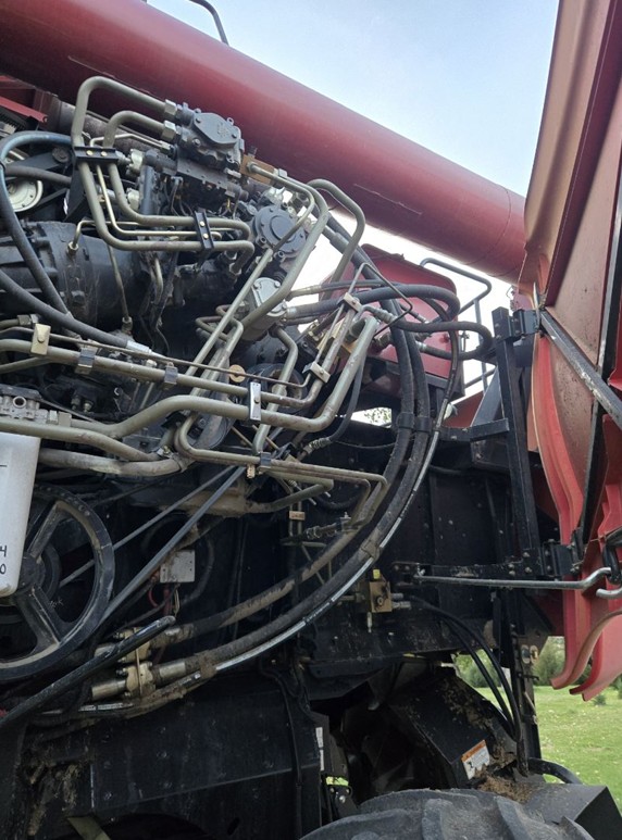 2007 CASE IH 7010 Combine - Image 5