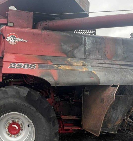2006 CASE IH 2588 Combine - Image 13