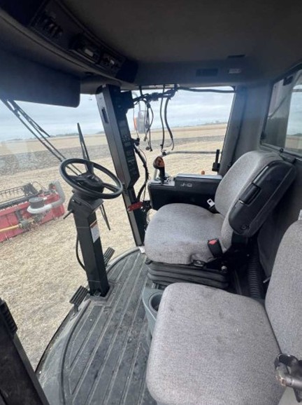 2006 CASE IH 2588 Combine - Image 16