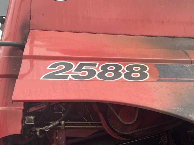 2006 CASE IH 2588 Combine - Image 18