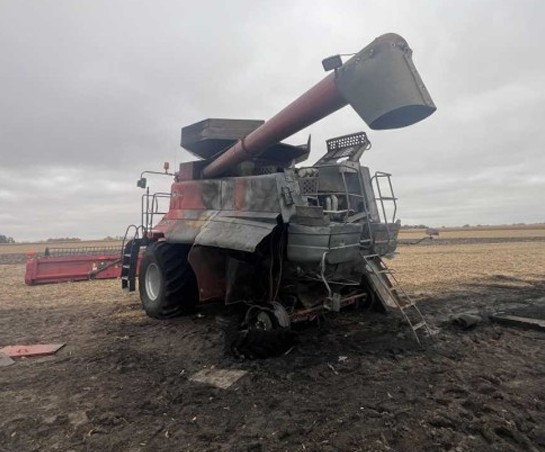 2006 CASE IH 2588 Combine - Image 3