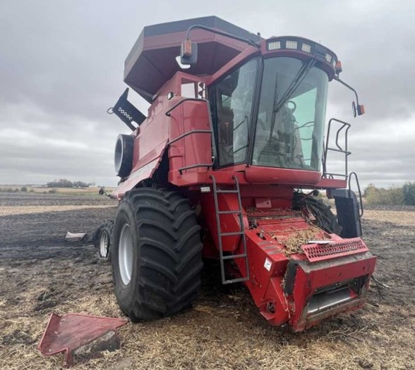 2006 CASE IH 2588 Combine - Image 7