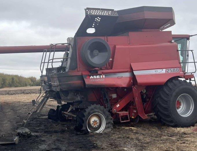 2006 CASE IH 2588 Combine - Image 8