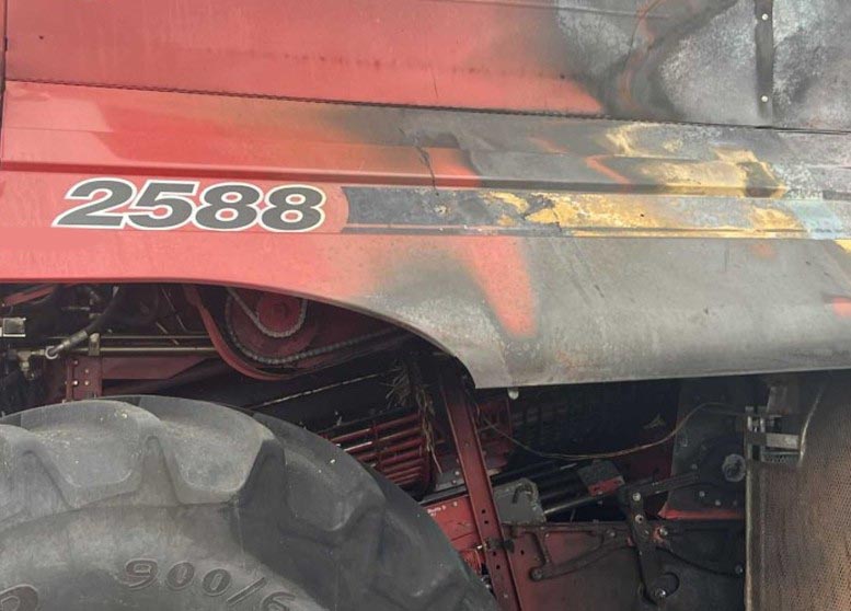 2006 CASE IH 2588 Combine - Image 9
