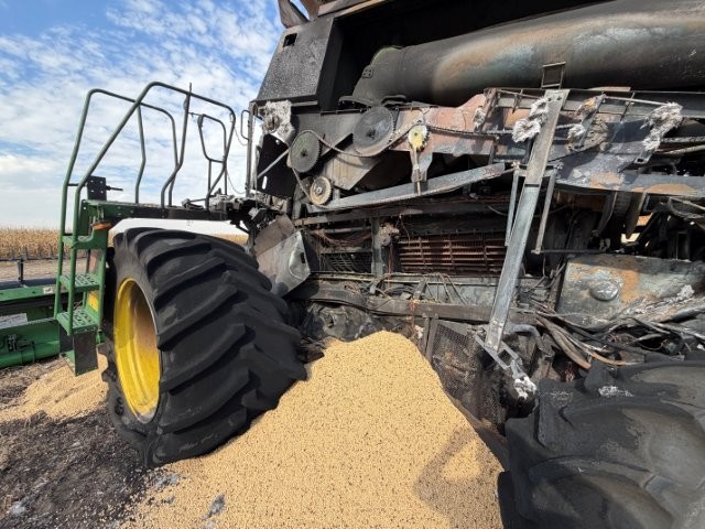 2008 John Deere 9770 Combine/John Deere RD30F Hydraflex Header - Image 10