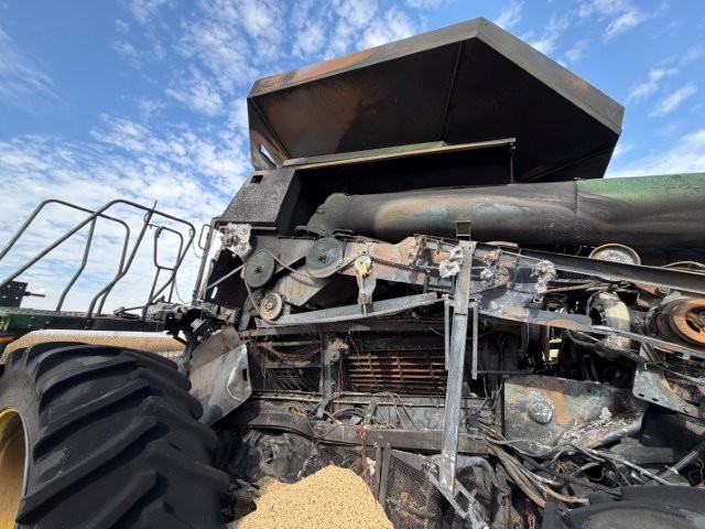 2008 John Deere 9770 Combine/John Deere RD30F Hydraflex Header - Image 11