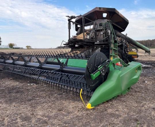 2008 John Deere 9770 Combine/John Deere RD30F Hydraflex Header - Image 9