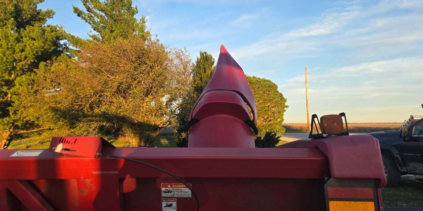 2010 CASE IH 3208 Corn Header - Image 7