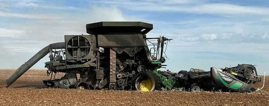 2010 John Deere 9870 Combine/2021 MacDon FD140 Flexdraper Header - Image 2