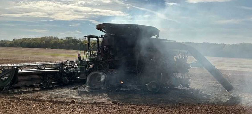2010 John Deere 9870 Combine/2021 MacDon FD140 Flexdraper Header - Image 4
