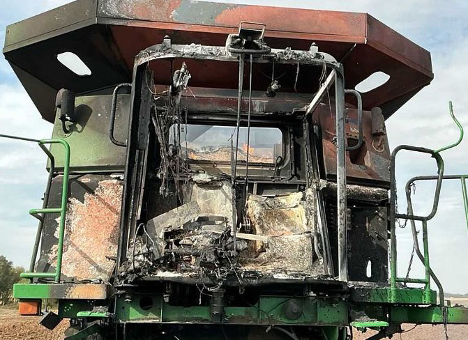 2010 John Deere 9870 Combine/2021 MacDon FD140 Flexdraper Header - Image 6