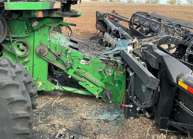 2010 John Deere 9870 Combine/2021 MacDon FD140 Flexdraper Header - Image 8