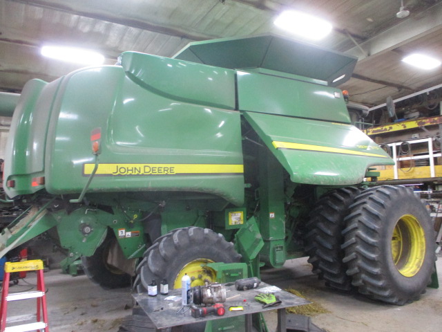 2010 John Deere 9870 Combine