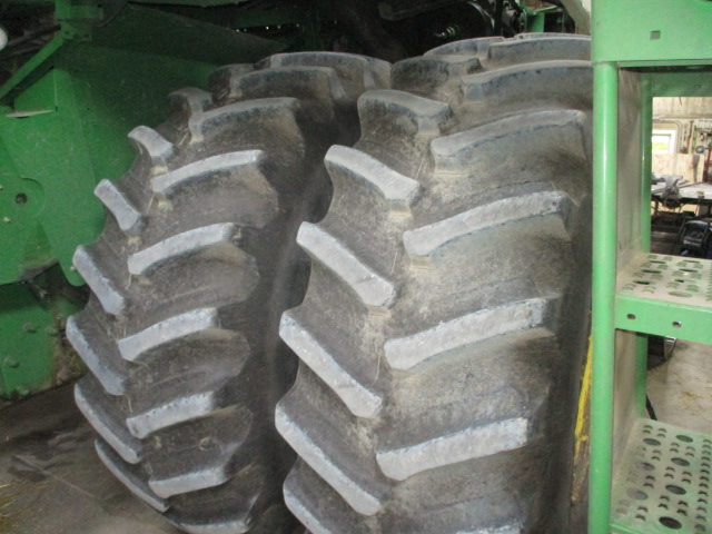 2010 John Deere 9870 Combine - Image 10