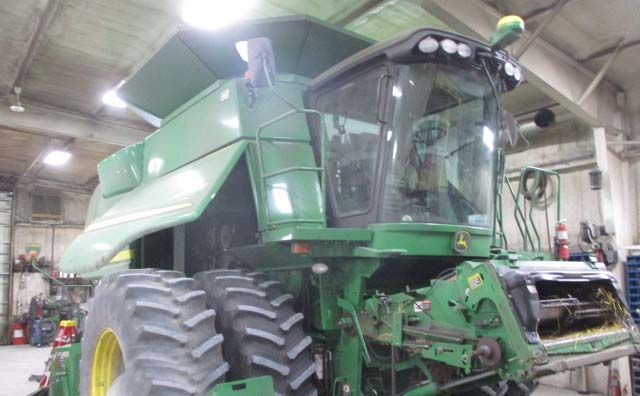 2010 John Deere 9870 Combine - Image 3