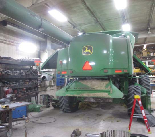 2010 John Deere 9870 Combine - Image 5