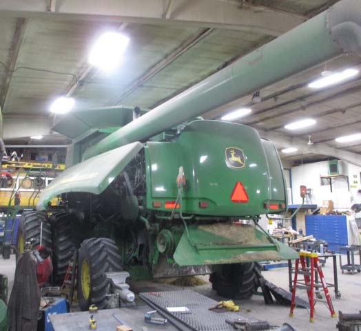 2010 John Deere 9870 Combine - Image 6