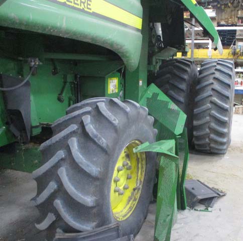 2010 John Deere 9870 Combine - Image 7