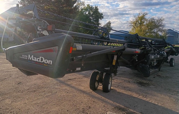 2010 MacDon FD70 Header - Image 2