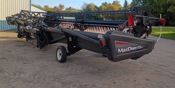 2010 MacDon FD70 Header - Image 4