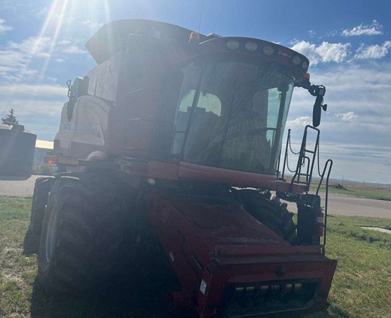 2011 CASE IH 8210 Combine - Image 4