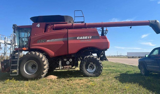 2011 CASE IH 8210 Combine - Image 6
