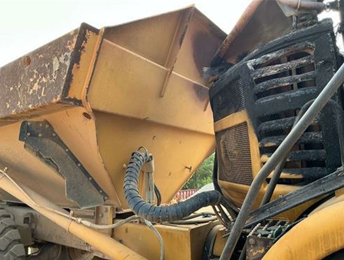 2011 Caterpillar 725 Articulated Dump Truck - Image 10