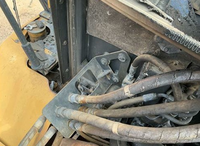 2011 Caterpillar 725 Articulated Dump Truck - Image 13