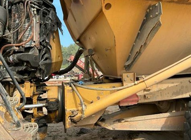 2011 Caterpillar 725 Articulated Dump Truck - Image 21