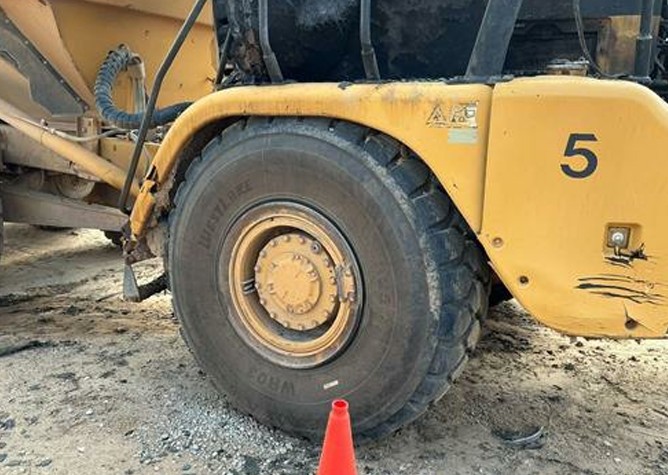 2011 Caterpillar 725 Articulated Dump Truck - Image 29