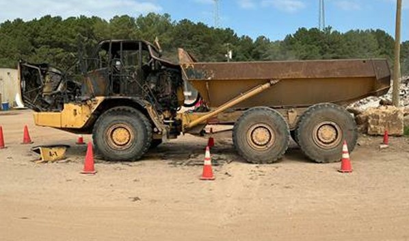 2011 Caterpillar 725 Articulated Dump Truck - Image 3