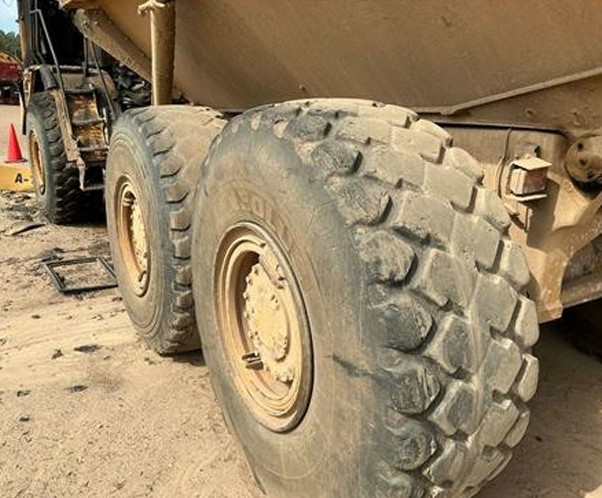 2011 Caterpillar 725 Articulated Dump Truck - Image 30