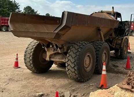 2011 Caterpillar 725 Articulated Dump Truck - Image 4