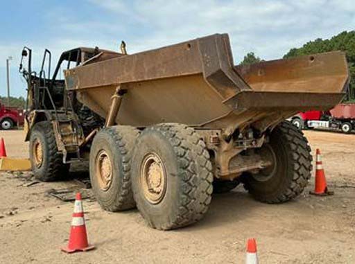 2011 Caterpillar 725 Articulated Dump Truck - Image 5