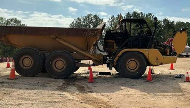 2011 Caterpillar 725 Articulated Dump Truck - Image 6