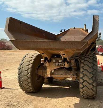 2011 Caterpillar 725 Articulated Dump Truck - Image 8