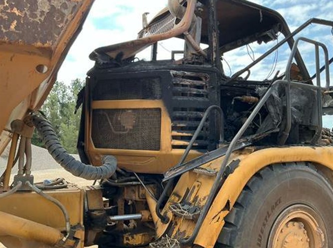 2011 Caterpillar 725 Articulated Dump Truck - Image 9