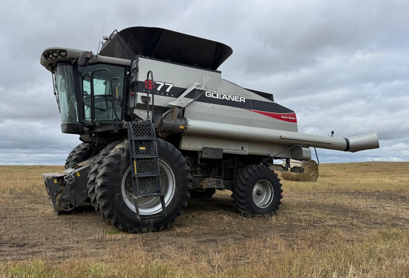 2011 Gleaner S77 Combine
