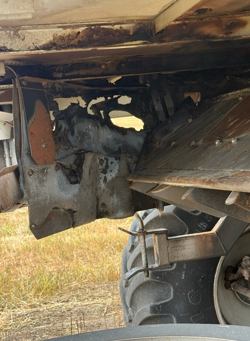 2011 Gleaner S77 Combine - Image 16