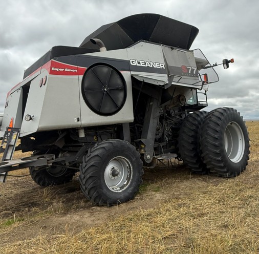 2011 Gleaner S77 Combine - Image 4