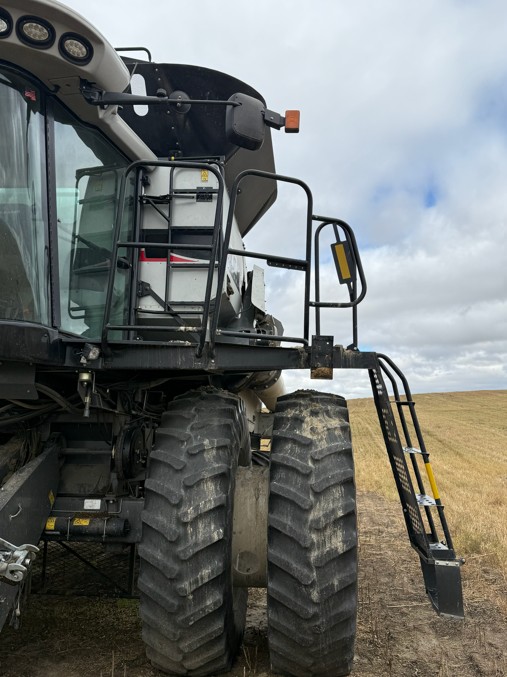 2011 Gleaner S77 Combine - Image 5