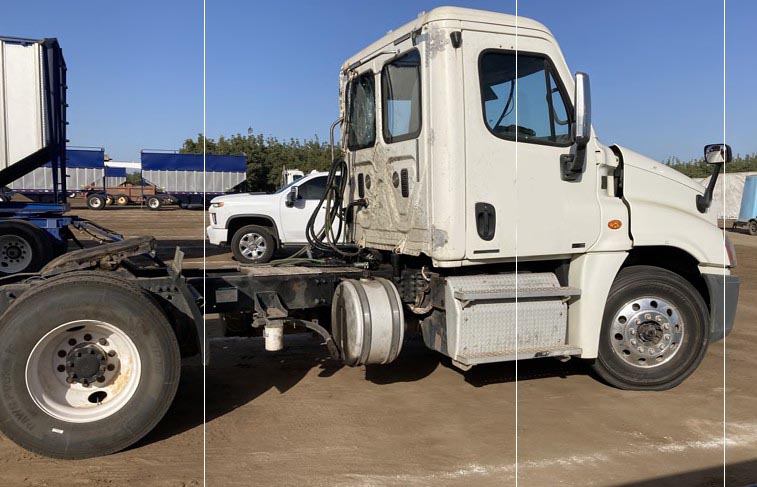 2012 Freightliner Cascadia 125 - Image 7