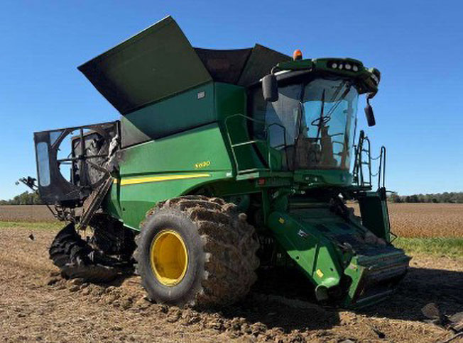 2012 John Deere S690 Combine - Image 3