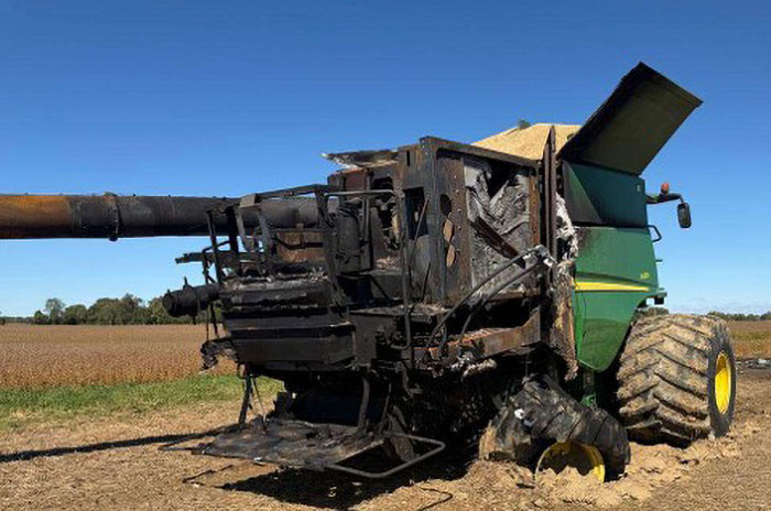 2012 John Deere S690 Combine - Image 5