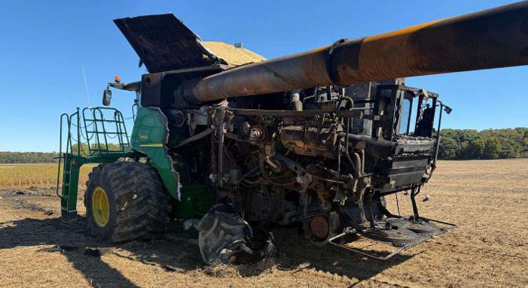 2012 John Deere S690 Combine - Image 6