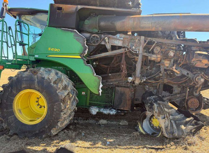 2012 John Deere S690 Combine - Image 8