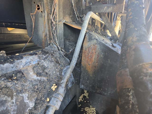 2012 New Holland CR8080 Combine - Image 18