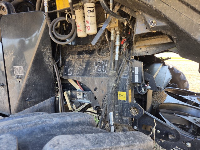 2012 New Holland CR8080 Combine - Image 27